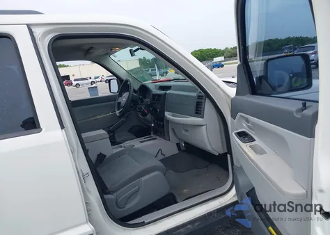 2008 Jeep Liberty Sport z USA, uszkodzony, nr VIN 1J8GP28K48W137715